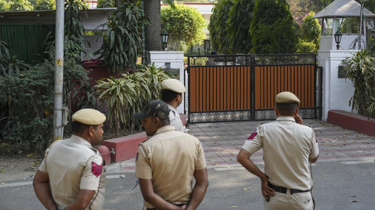 Justice Upadhyaya's report to the CJI contains material with regard to official communication that says four to five semi-burnt sacks of Indian currency notes were found from the judge's Lutyens' Delhi residence