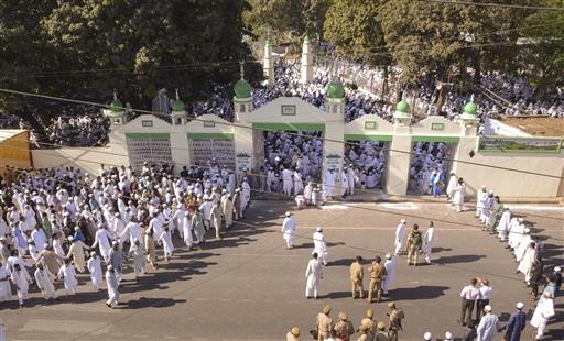 Sambhal’s historic Shahi Eidgah saw thousands come together for Eid-ul-Fitr prayers, demonstrating faith and devotion in a grand display of unity.