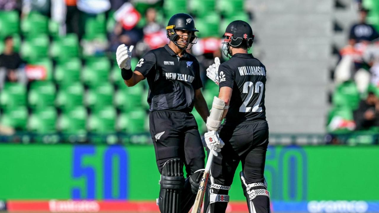 After the opener's departure, fellow opening batsman Rachin Ravindra and Kane Williamson made sure to keep New Zealand's innings steady. The lefty-righty duo milked over 100 runs