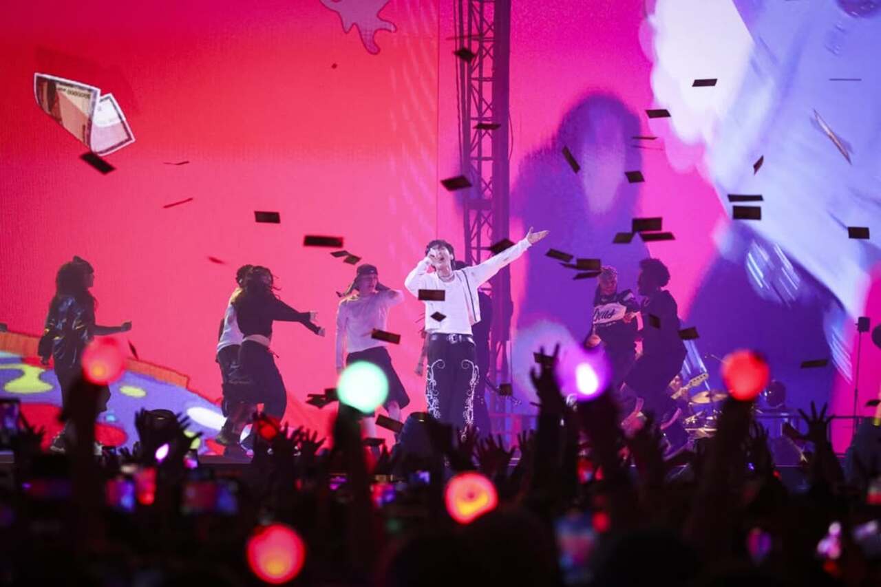 Fans were in for a surprise as J-Hope perfomed his unreleased song 'Sweet Dreams'
