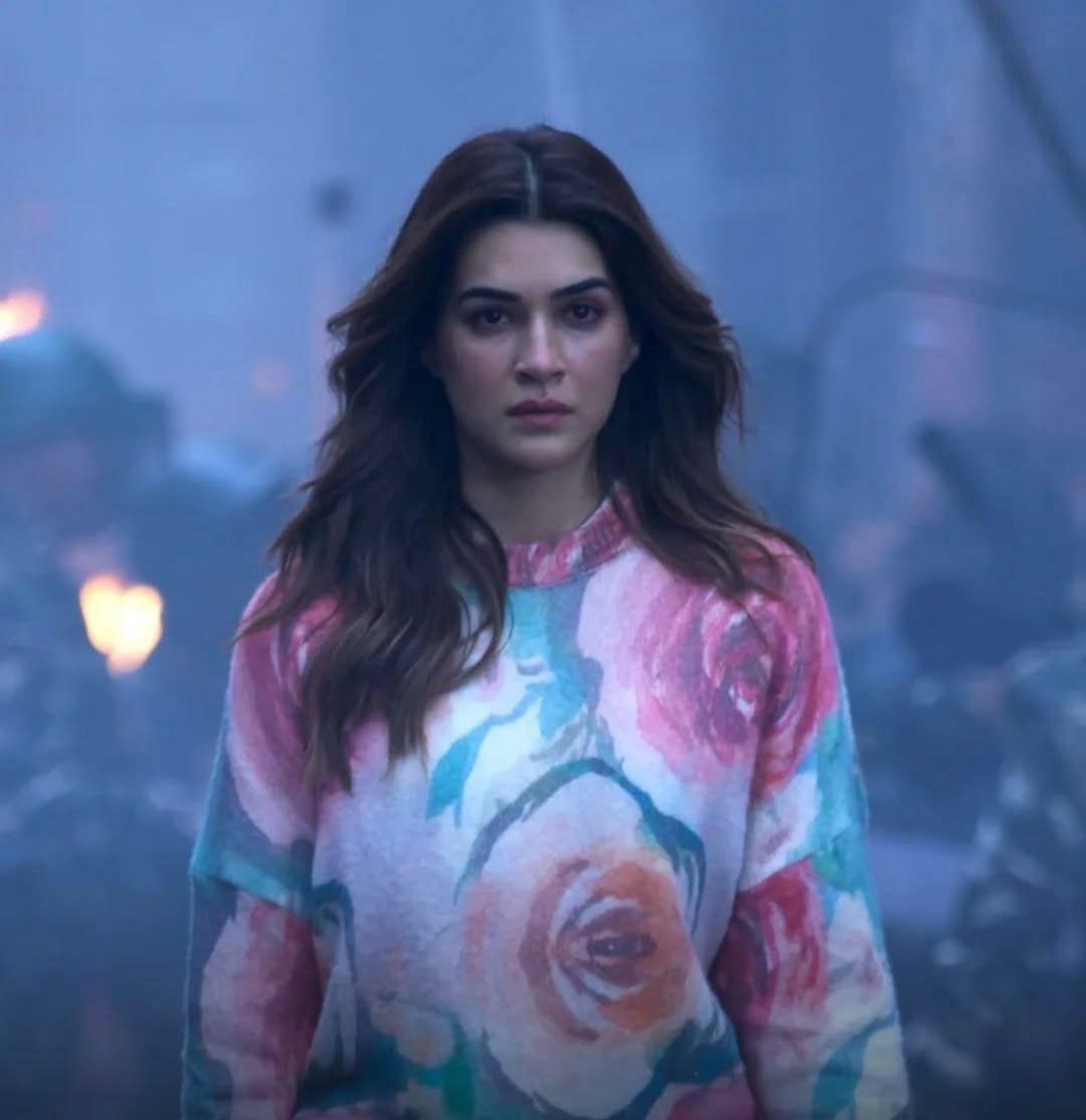 Do Patti – Playing dual roles is a challenge, but Kriti took it head-on in Do Patti, where she delivered two distinctly powerful performances. The crime thriller demanded her to showcase starkly different personas, demonstrating her versatility and range