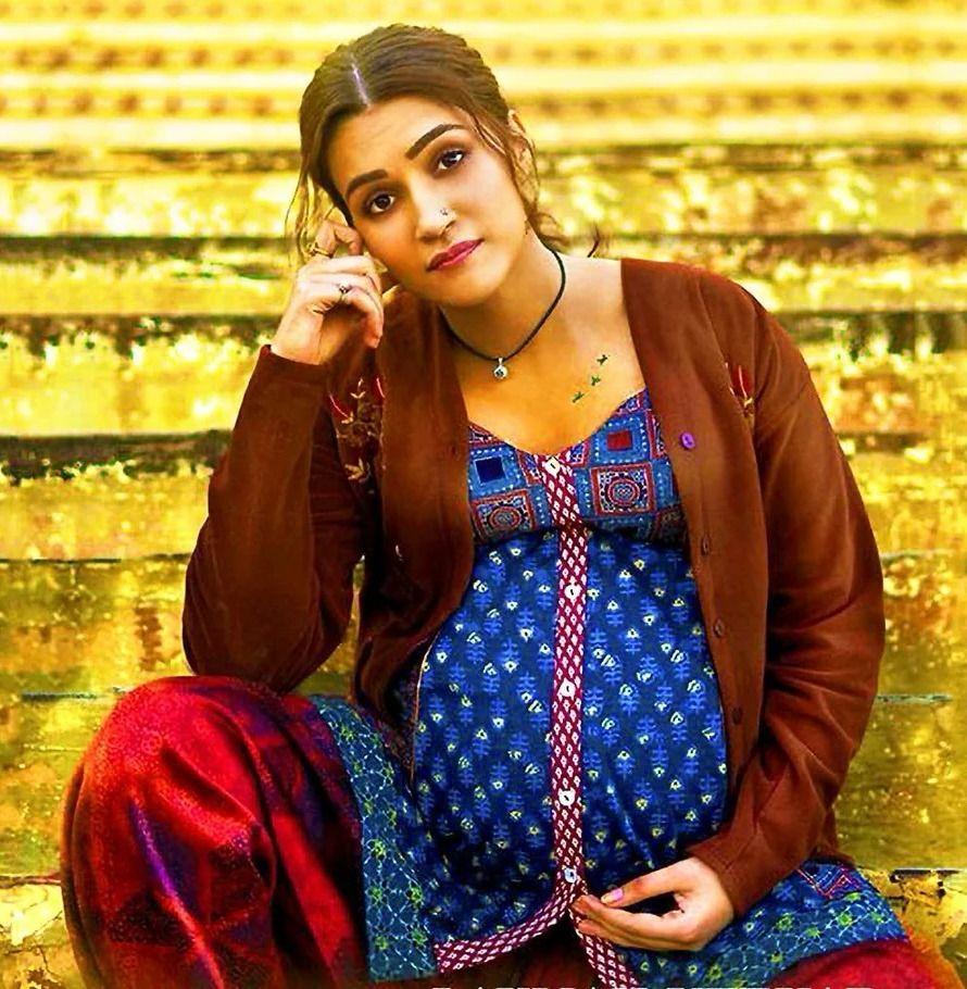 Mimi- Arguably the most transformative role of her career, Mimi showcased Kriti like never before. She played a small-town girl who dreams of becoming an actress but finds herself entangled in surrogacy. Kriti’s dedication, including her physical transformation, cemented her status as an actor willing to take risks for the craft and earned her a National Award.