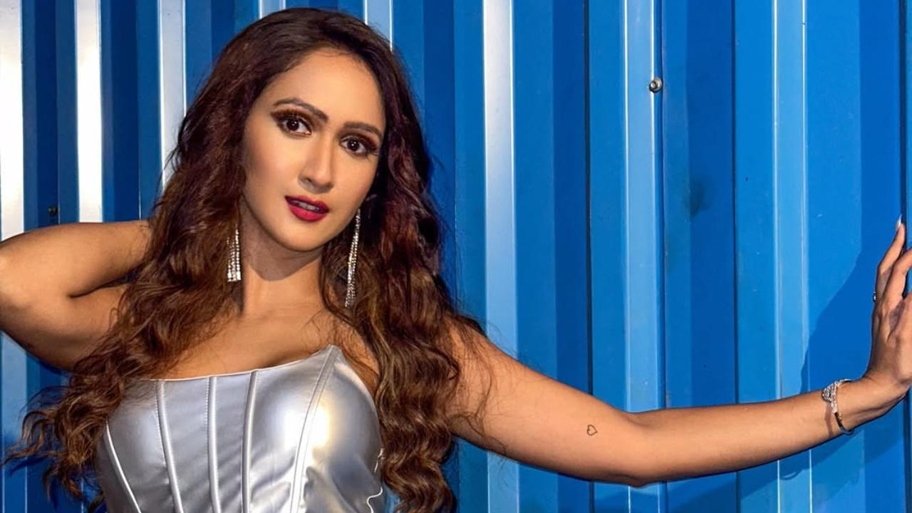 Actress Krissann Barretto has opened up about how speaking on her friend Sushant Singh Rajput's death came at the price of an emotional and professional toll. Read More