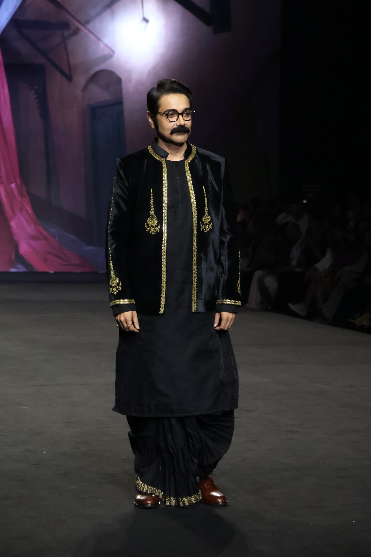 Prosenjit Chatterjee stunned in an all-black traditional outfit