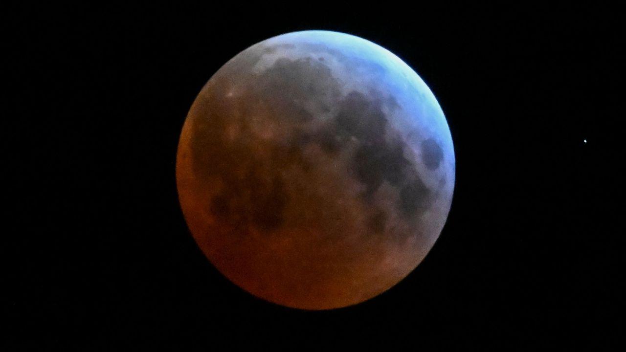 In Alta Verapaz, Guatemala, the full moon glowed with an eerie red hue, drawing the attention of many as it passed through the Earth's shadow