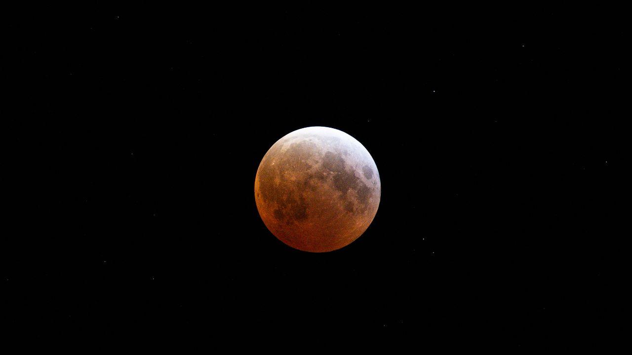 In Daytona Beach, Florida, the moon was completely covered by the Earth's shadow, creating the dramatic blood-red glow that defined the night. The sunlight passing through Earth's atmosphere was responsible for this mesmerising effect