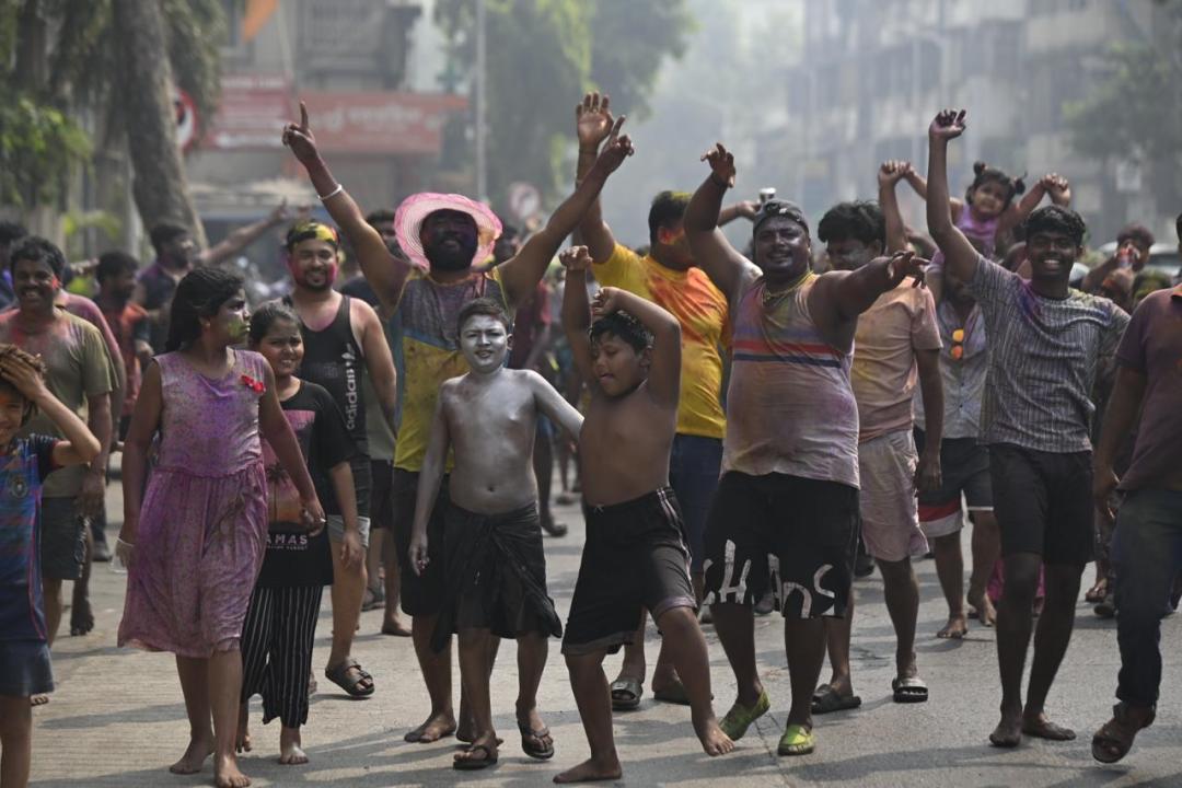 IN PHOTOS | Holi 2025: Mumbai paints itself in myriad of colours 