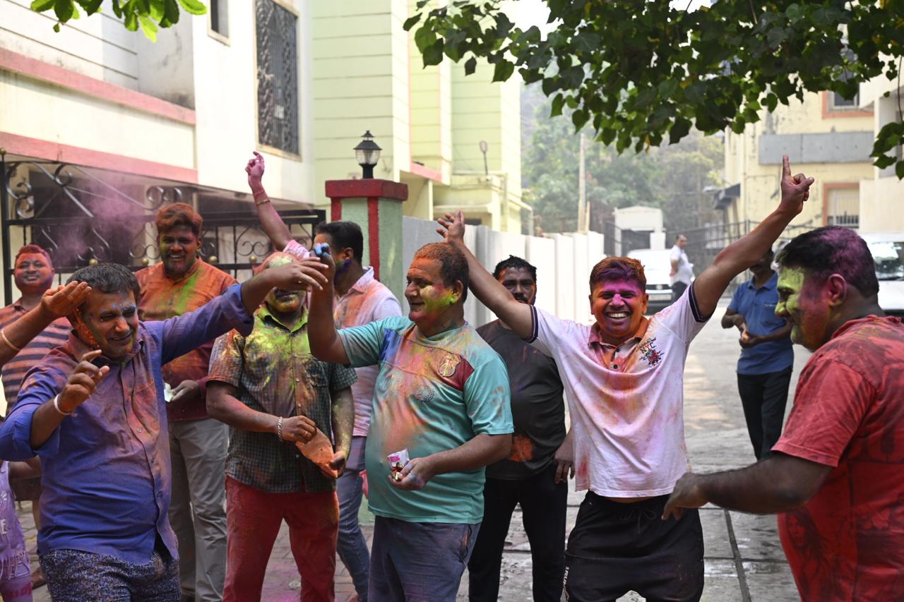 The festival’s vibrant hues mirrored the diversity and unity of India’s cultural fabric.