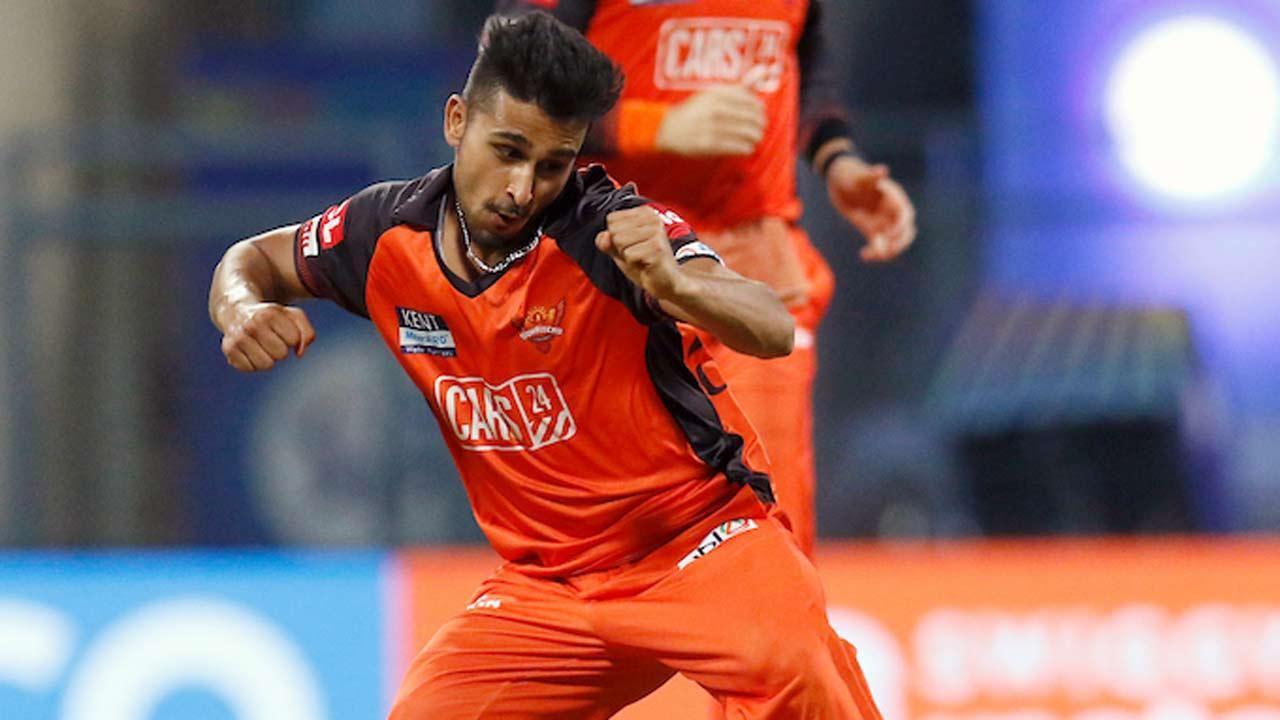Umran Malik
Sensational pacer Umran Malik has also been ruled out of the IPL 2025 following an injury scare. Kolkata Knight Riders (KKR) has named Chetan Sakariya as his replacement. Earlier, Sakariya used to represent Rajasthan Royals (RR), but got transferred to KKR for Rs 75 lakhs