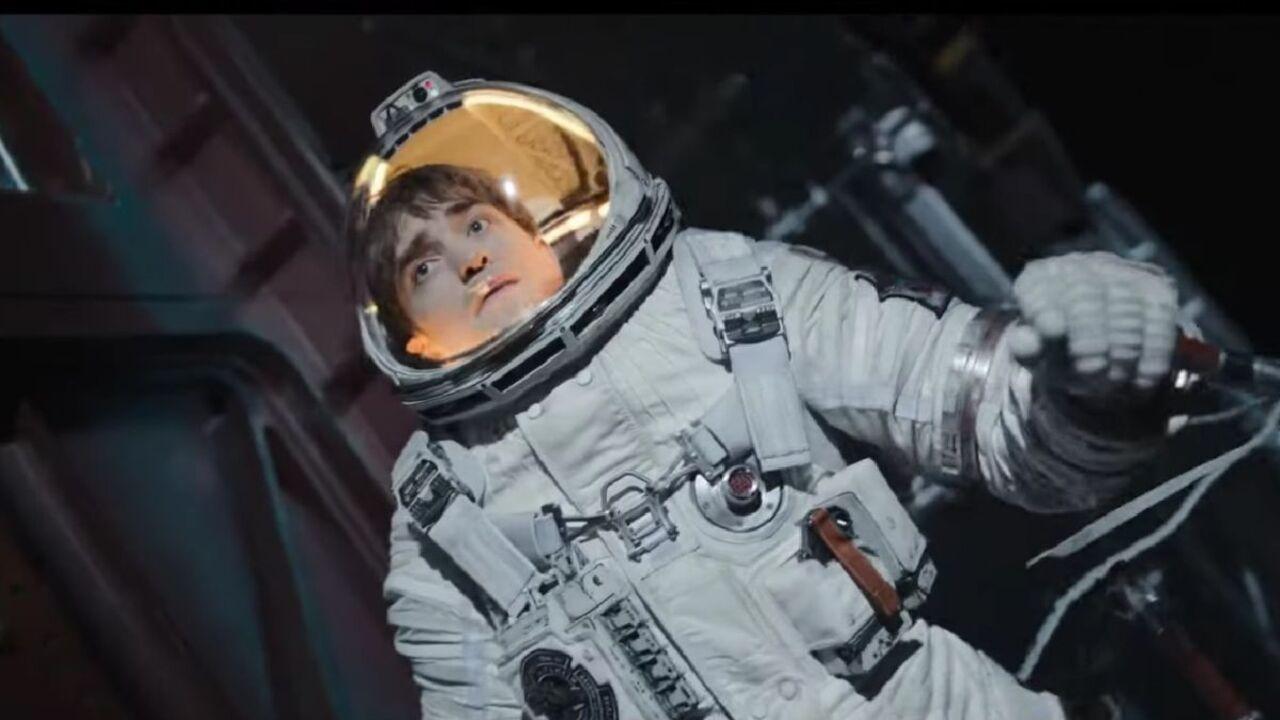Mickey 17 (March 7)
It is a science fiction black comedy film produced, written, and directed by Bong Joon-ho, based on the 2022 novel Mickey7 by Edward Ashton. The film stars Robert Pattinson in the title role, alongside Naomi Ackie, Steven Yeun, Toni Collette, and Mark Ruffalo.
