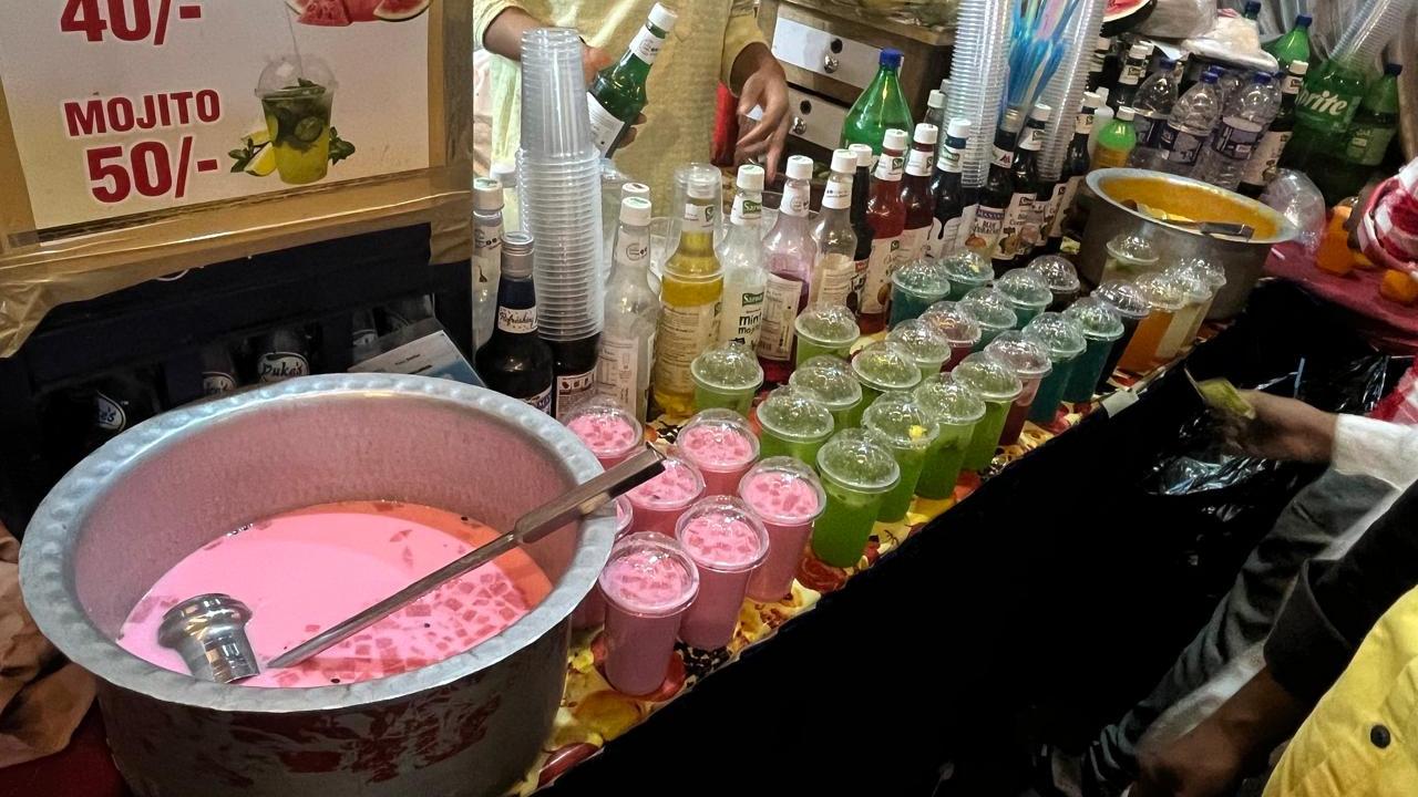 This place is famous for its sweet and refreshing Mohabbat Ka Sharbat, made with watermelon or strawberry syrup, milk, and basil seeds