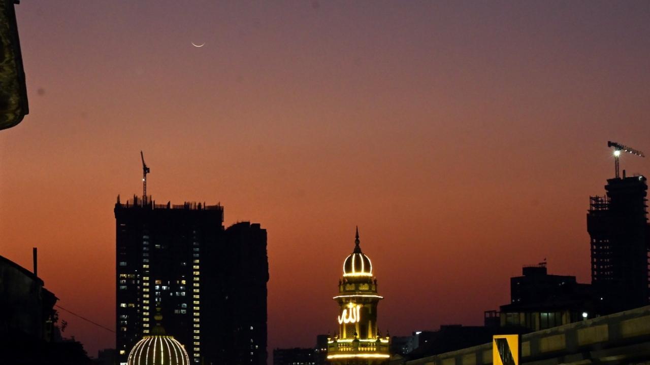 The first roza will be observed on March 2. Pics/Shadab Khan