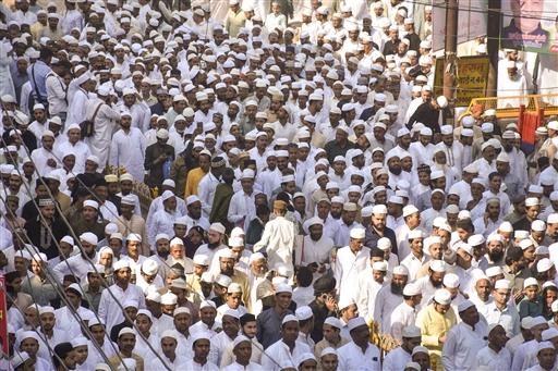 Navi Mumbai’s Yashwantrao Chavan Ground turned into a vast prayer space on Eid-ul-Fitr, as thousands gathered for namaz in a display of communal spirit.