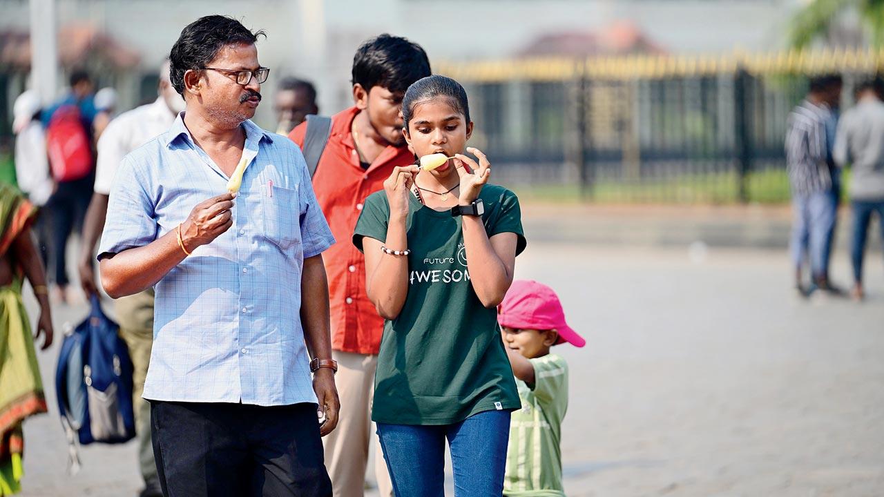 People enjoy ice cream to beat the heat. Pic/Nimesh Dave