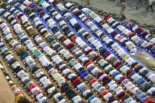 In Jabalpur, devotees gathered on the streets to offer namaz on Eid-ul-Fitr, turning public spaces into places of prayer and reflection.