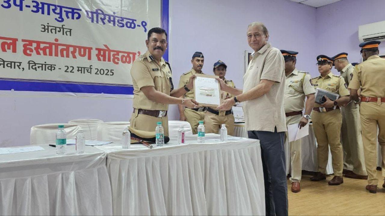 The Mumbai Police’s Zone 9 organised a ‘Seized Property-Return Ceremony’ on Saturday afternoon and handed over valuables worth around Rs 3 crore to their respective owners. During the event, the police returned stolen and missing items such as cash, mobile phones, gold jewellery, vehicles, watches, and other belongings to the owners