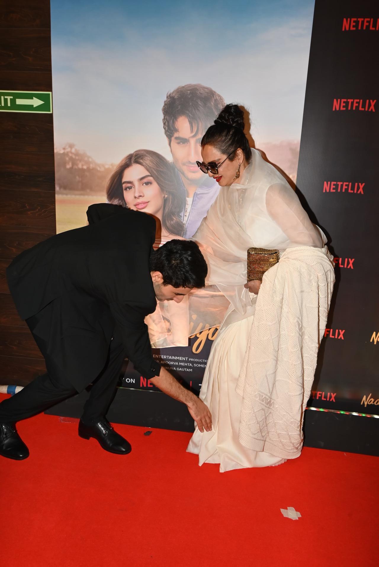 Ibrahim rushed to touch Rekha's feet upon her arrival