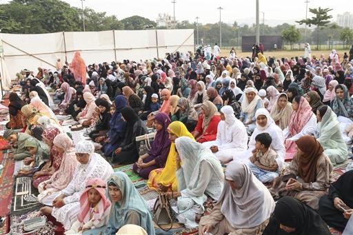 Guwahati’s Eid-ul-Fitr prayers saw large gatherings reflecting on the month of fasting, with families uniting in gratitude and festivity.