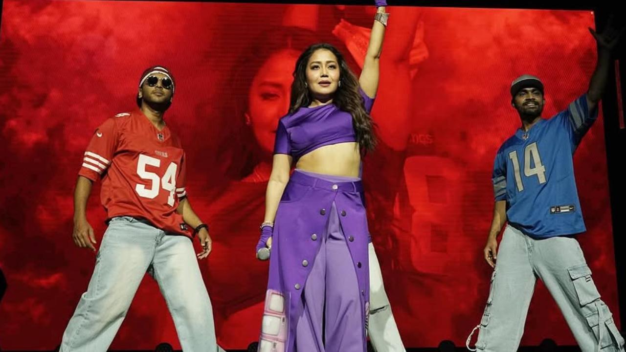 Neha Kakkar cries after making crowd wait for 3 hrs at Melbourne concert