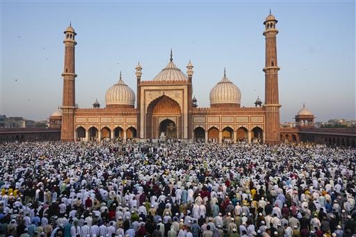 Delhi’s historic Jama Masjid, a landmark of faith, welcomed thousands of worshippers for Eid-ul-Fitr prayers, continuing a tradition that has united the community for centuries.