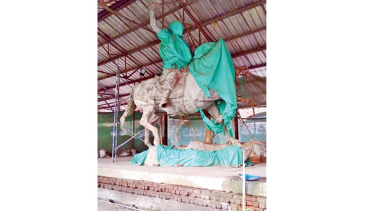 NGO demands release of locked Shivaji statue from railway custody