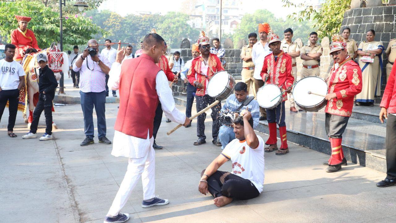 On the occasion of Shiv Jayanti, a floral tribute was paid to the statue of Chhatrapati Shivaji Maharaj at the Late Narendra Ballal Auditorium in the Thane Municipal Corporation headquarters