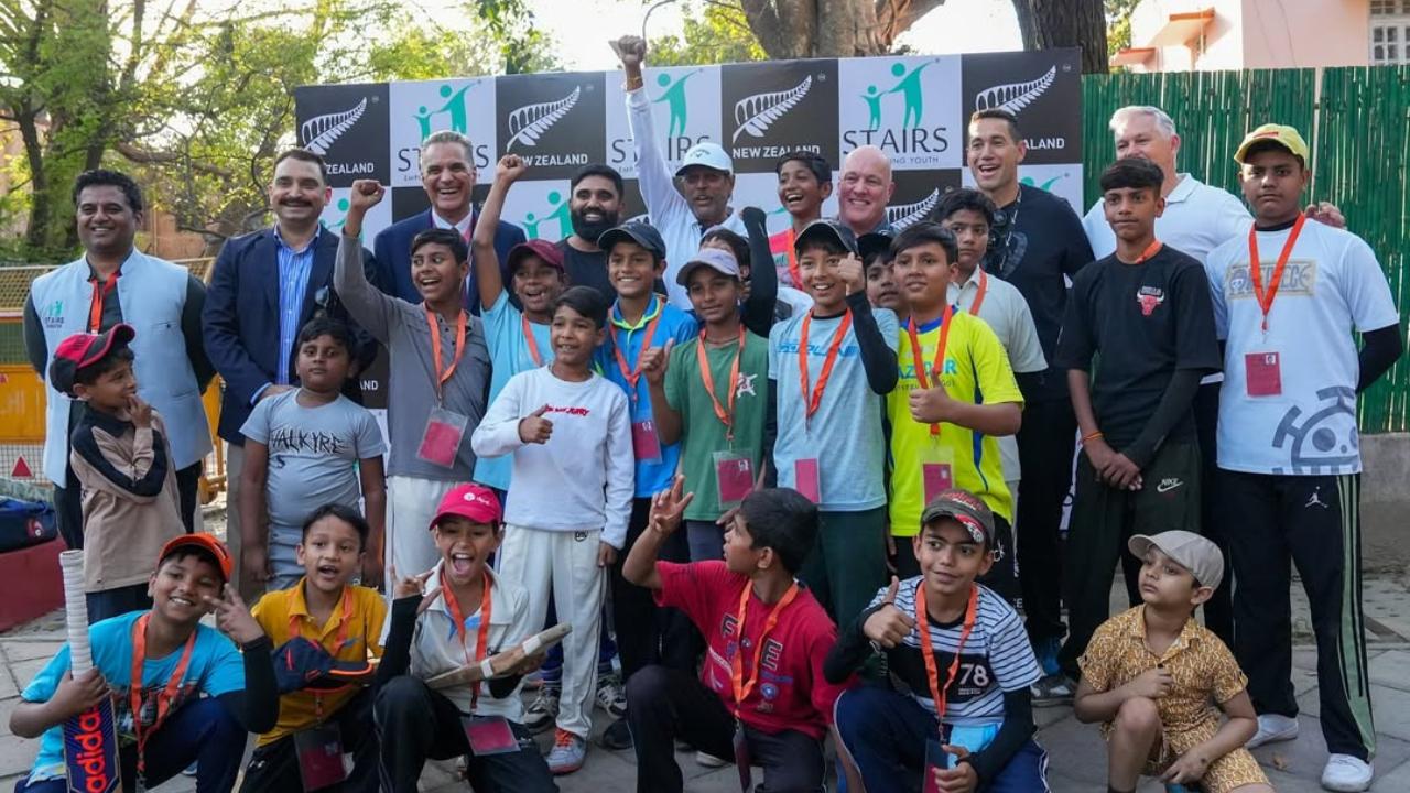 Luxon, accompanied by former New Zealand cricketers Ross Taylor and Ajaz Patel, as well as India’s legendary World Cup-winning captain Kapil Dev, was seen playing cricket with children in a series of heartwarming photographs shared on social media.