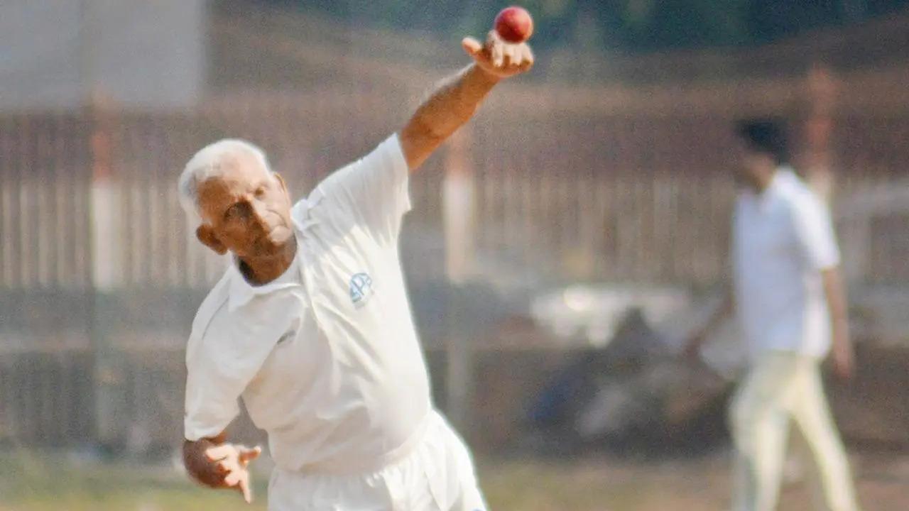 Having represented Mumbai in 124 first-class matches, Padmakar Shivalkar snapped 589 wickets. With the willow, the former right-handed cricketer garnered 515 runs