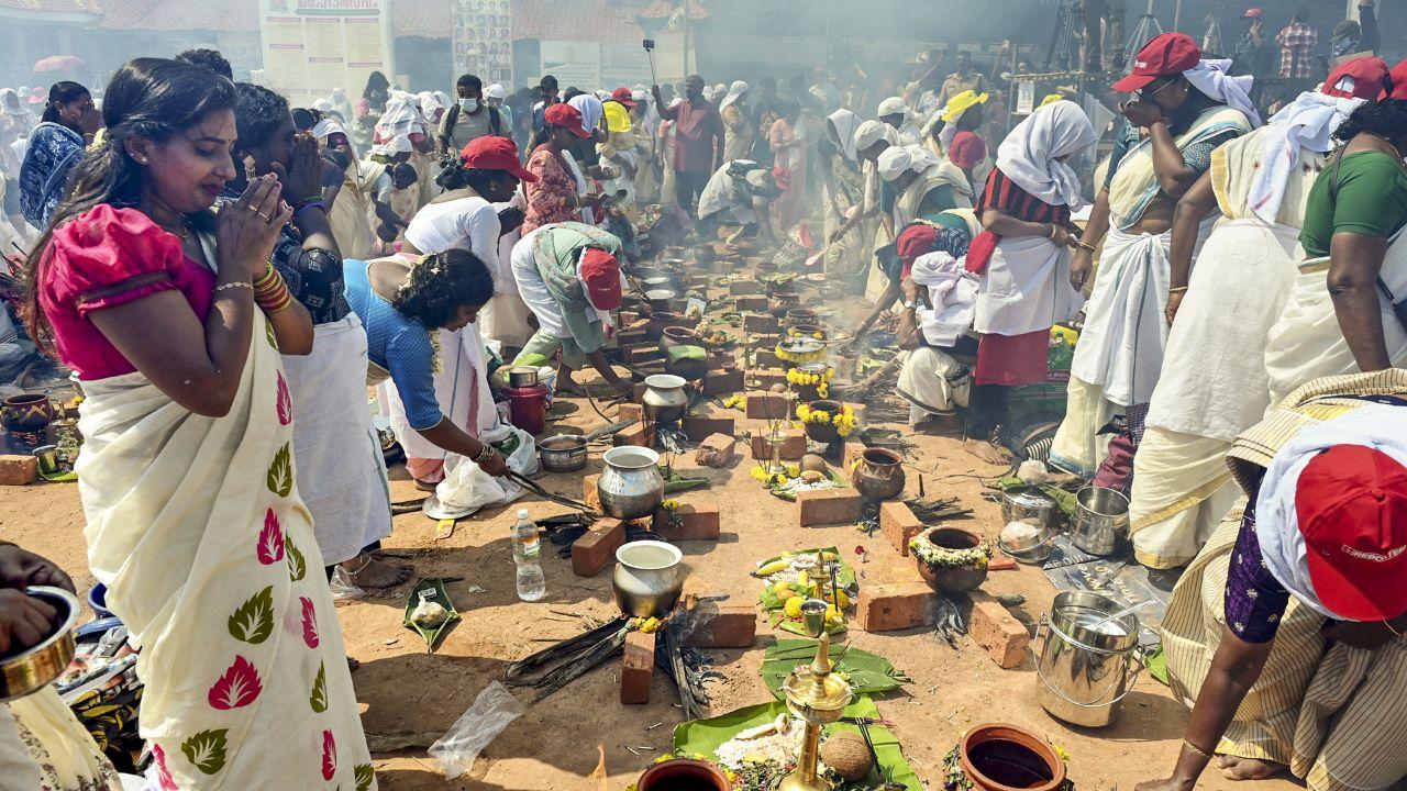 According to Guinness World Records, the festival is the biggest yearly assembly of women.  Presently, Attukal Pongala is attended by more than 40 lakh devotees. When 1.5 million women took part in Pongala on February 23, 1997, the ceremony was entered into the Guinness Book of World Records
