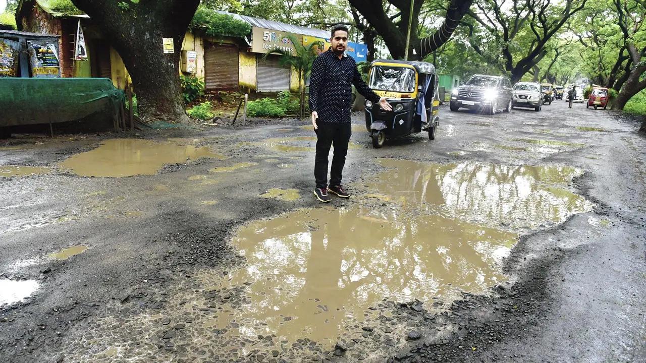 During the monsoon season, Mumbaikars witness huge potholes on the roads, which turn out to be a nightmare for the bike riders. The Mumbaikars experiencing cracks on their newly-constructed roads is not a new thing for the pedestrians and commuters