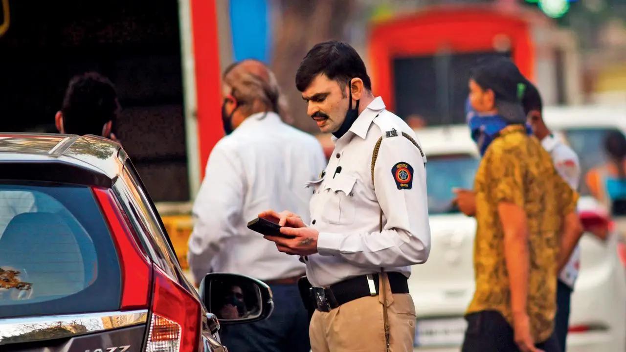 Truck owner booked for calling Mumbai cops ‘thieves’ in viral video