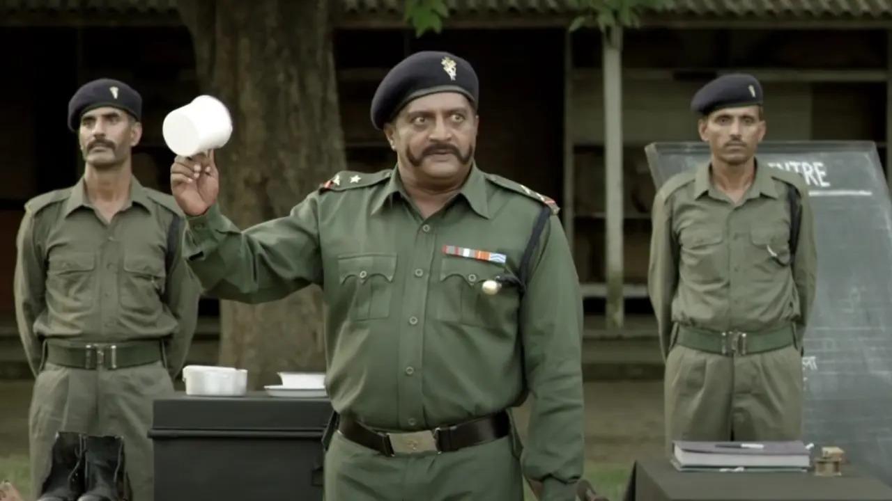 Veerapandian in Bhaag Milkha Bhaag (2013)
In this biopic about the legendary Indian athlete Milkha Singh, Farhan Akhtar played the character of athlete Milkha Singh in the film. Prakash Raj played the role of the Veerapandian. He brings a sense of warmth and wisdom to the surface, making him a memorable presence in the film.