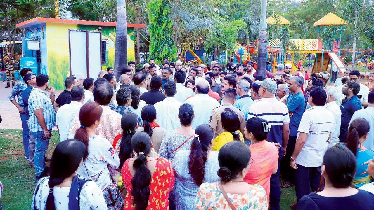 Nearly 500 people formed a human chain at the garden in a mass demonstration against the project. MBMC officials struggled to justify the removal of the trees, failing to provide clear plans for their replantation.
