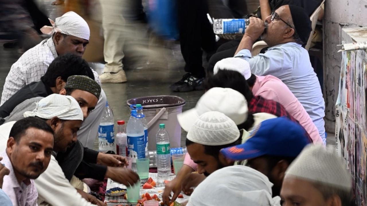 The daily fast during Ramzan begins at pre-dawn and continues during the day hours, ending with sunset or maghrib prayers (evening prayers)