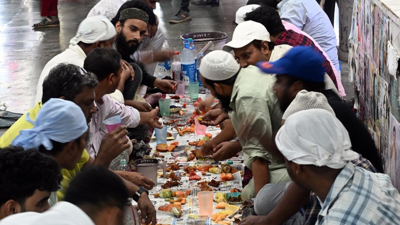 IN PHOTOS: Ramzan 2025 | Muslims at Mumbai's CSMT subway gather for iftar
