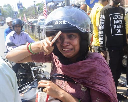Demonstrators raised slogans against the state government, holding Chief Minister Hemant Soren responsible for the deteriorating law and order situation in Jharkhand. The protest turned tense as BJP leaders, including Pratul Shahdeo, were detained by the police while agitating against the killing of Anil Tiger.