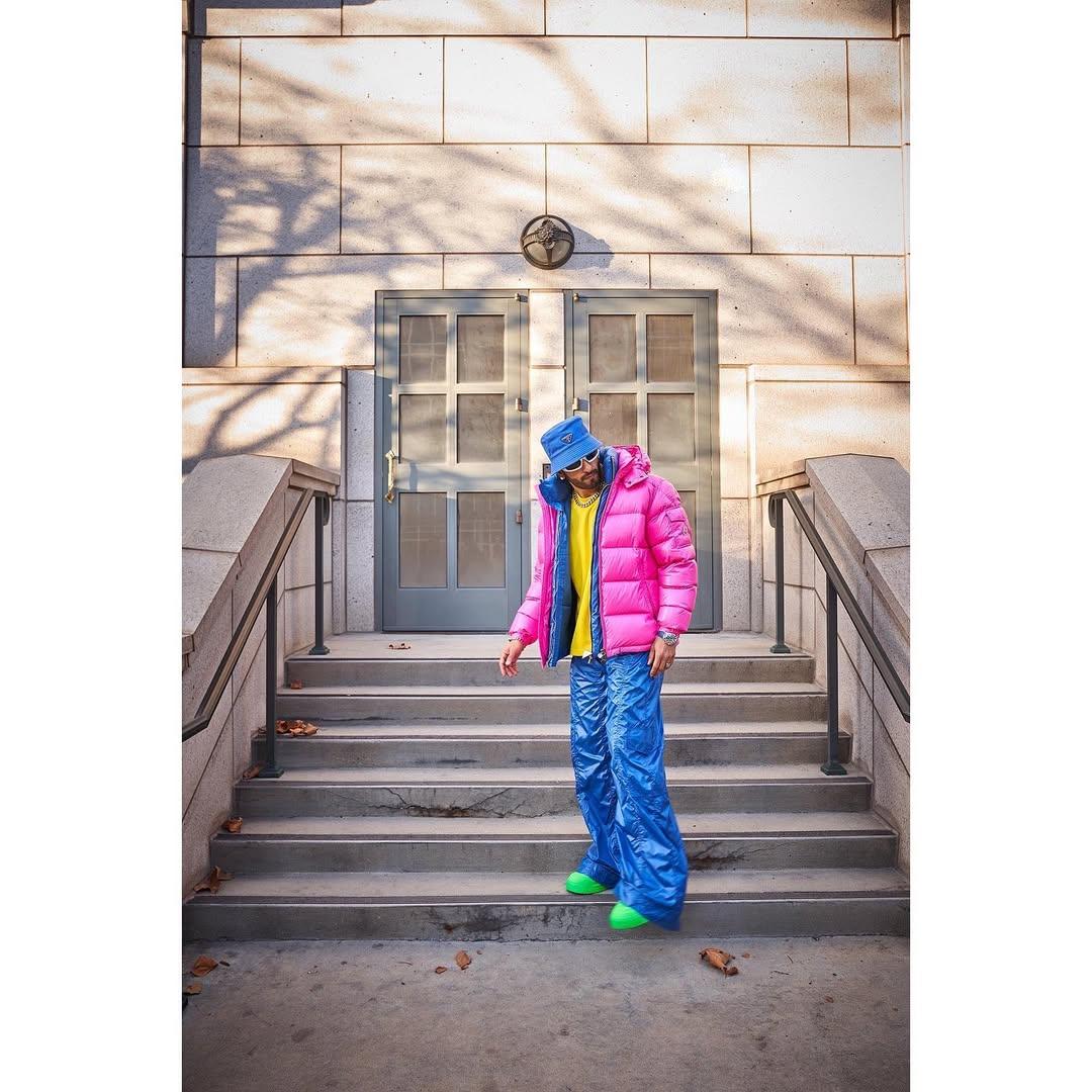 Ranveer Singh always keeps his fashion game on point. His funky fashion always steals hearts. In this look, the actor opted for blue pants paired with a bright yellow T-shirt and added a bright pink jacket. It was his neon green shoes that stole the show.