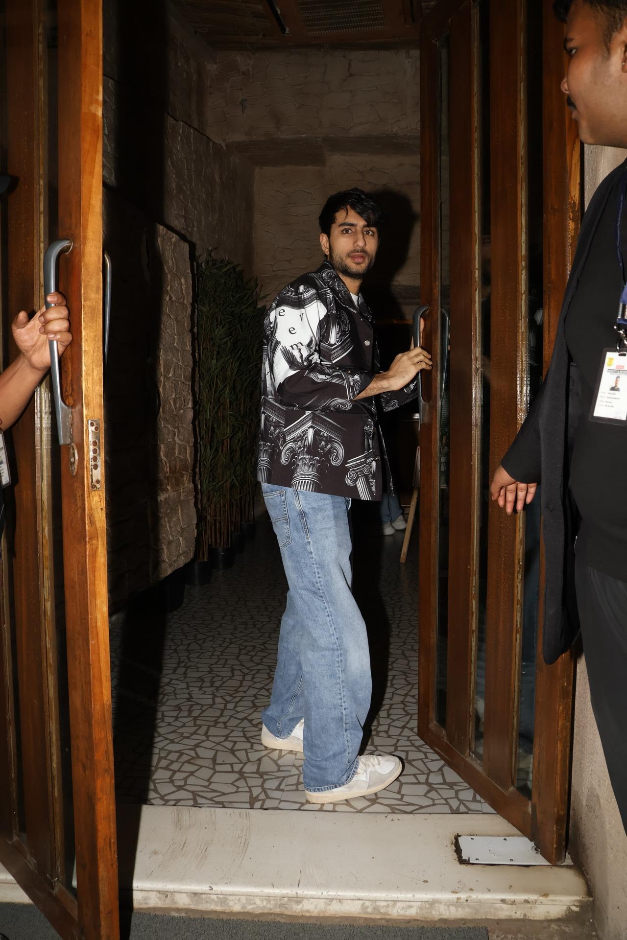 Ibrahim Ali Khan, a recent debutant in the Bollywood industry, also arrived at the party in style. He wore a white T-shirt and a black shirt. The 'Nadaaniyan' actor complimented his outfit with blue jeans.