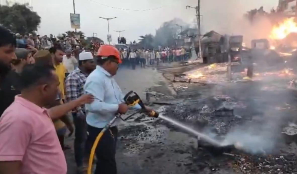 Six fire engines were dispatched to the scene immediately to control the flames. Fire engines from the Maharashtra Industrial Development Corporation (MIDC) and Garware Industries later joined the operation.