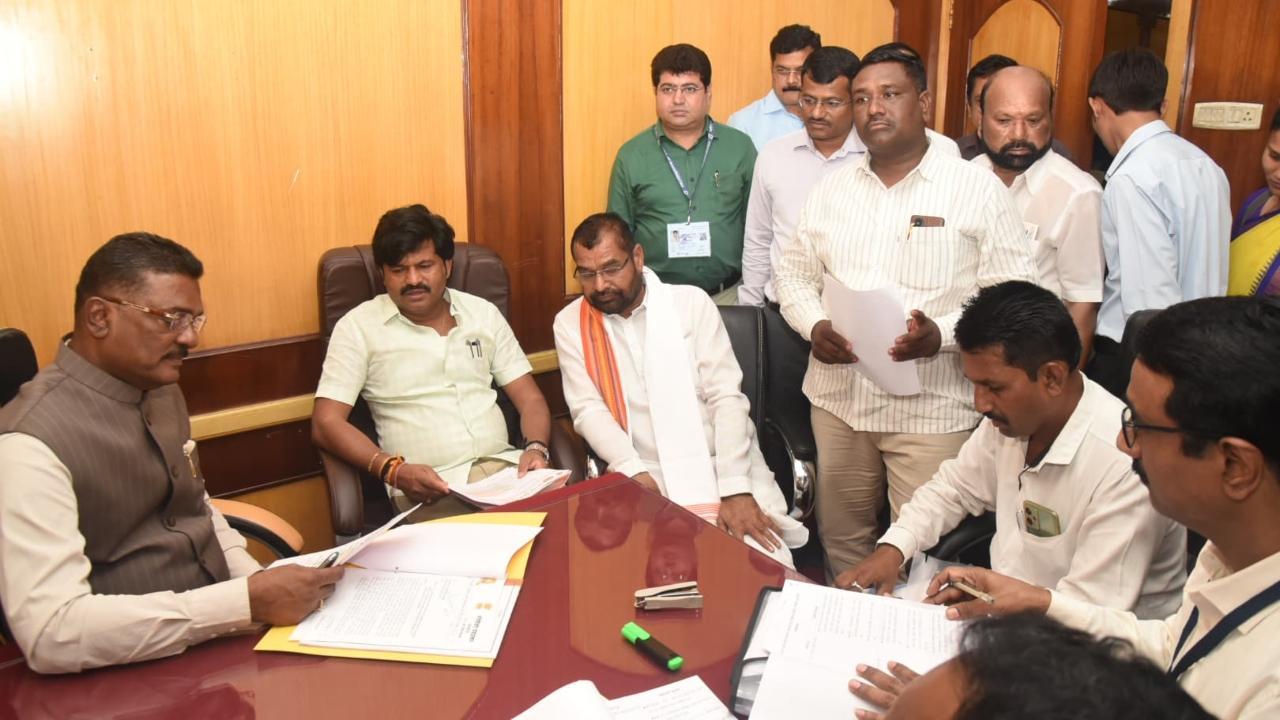 Transfer ST officers working in same headquarters for over 3 years: Sarnaik