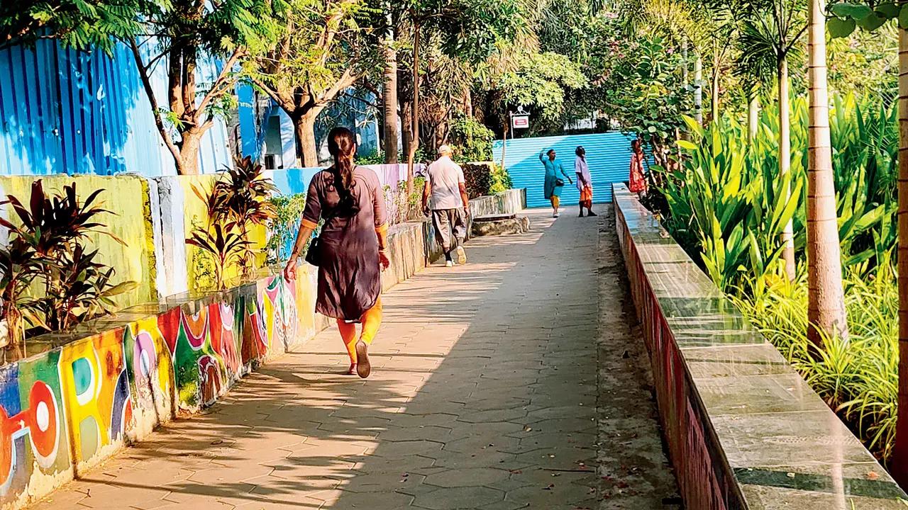 The MBMC had invited objections through a minor newspaper notice, but residents claim due process was not followed. Protesters accused the civic body of prioritising private contractors over environmental preservation.