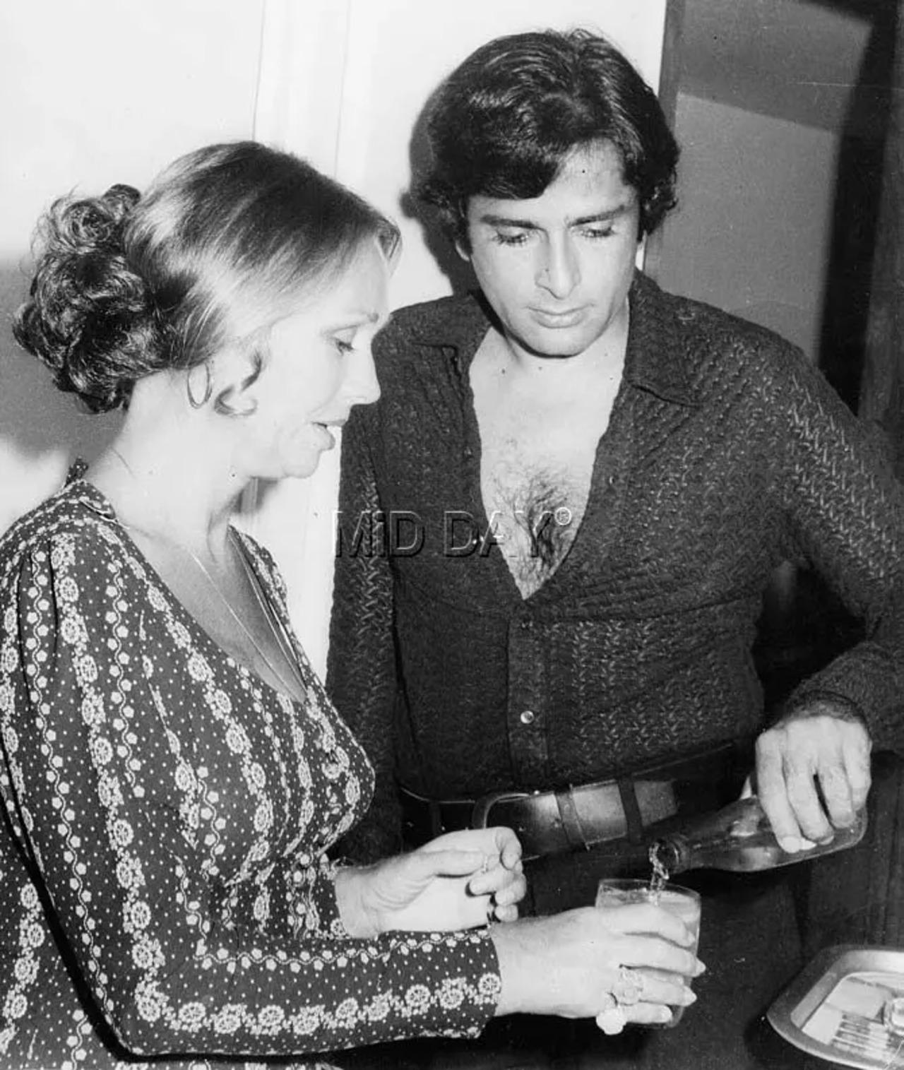 Shashi met British actress Jennifer Kendal in 1956 while working in theatre. The two fell in love and got married in 1958.