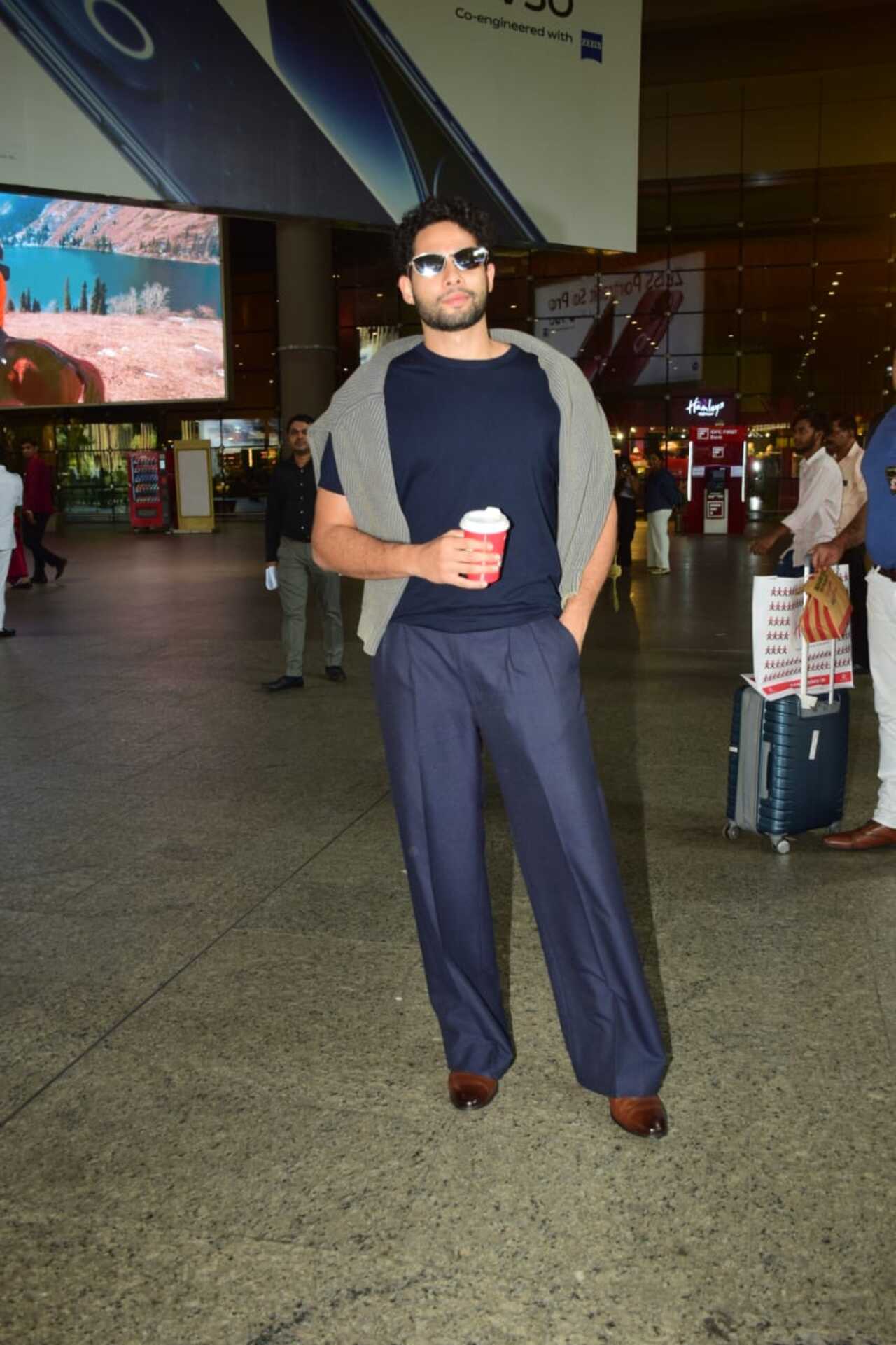 Siddhant Chaturvedi brings old world charm with this outfit 
