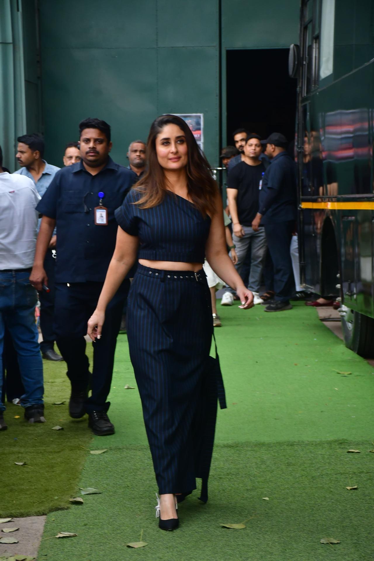 Kareena looked beautiful in a deep blue off-shoulder top and matching pants for her shoot