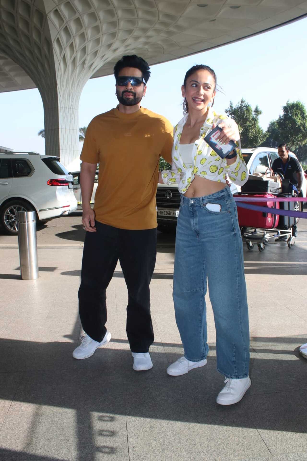 Rakul Preet Singh and Jackky Bhagnani were all smiles as they were papped together at the Mumbai airport