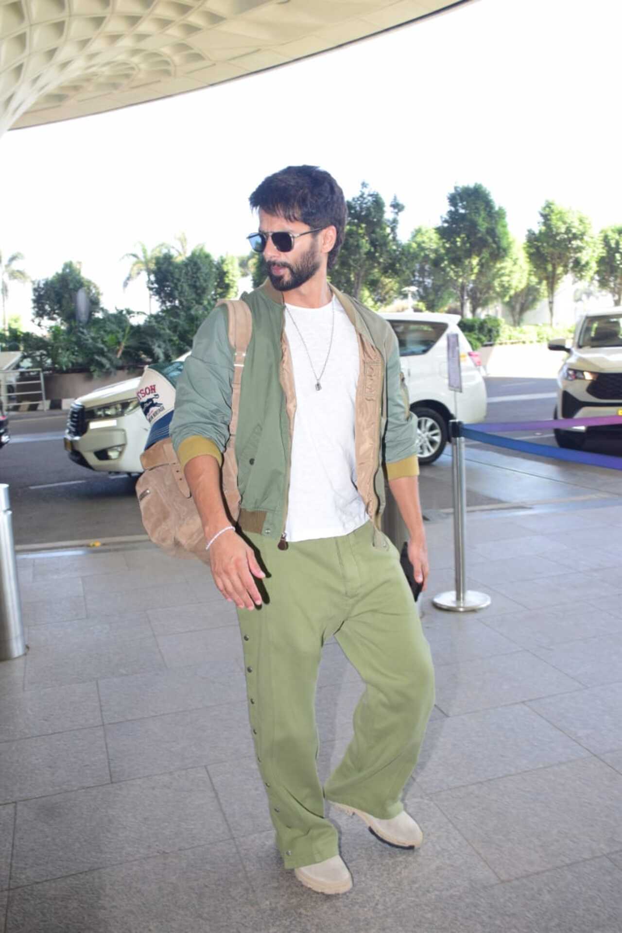 Actor Shahid Kapoor sported a cool and casual look for his flight to Jaipur