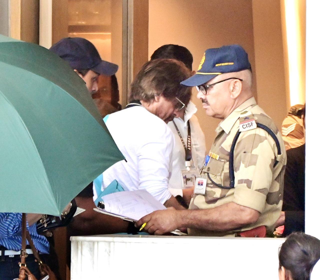 Shah Rukh Khan was spotted at the Kalina airport as he left for Jaipur