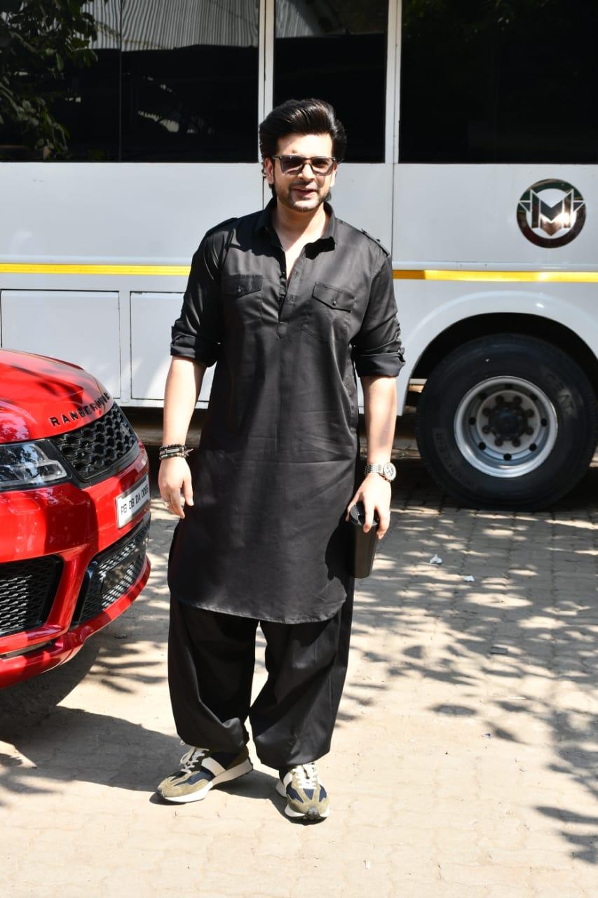 Karan Kundrra was snapped on the Laughter Chefs set