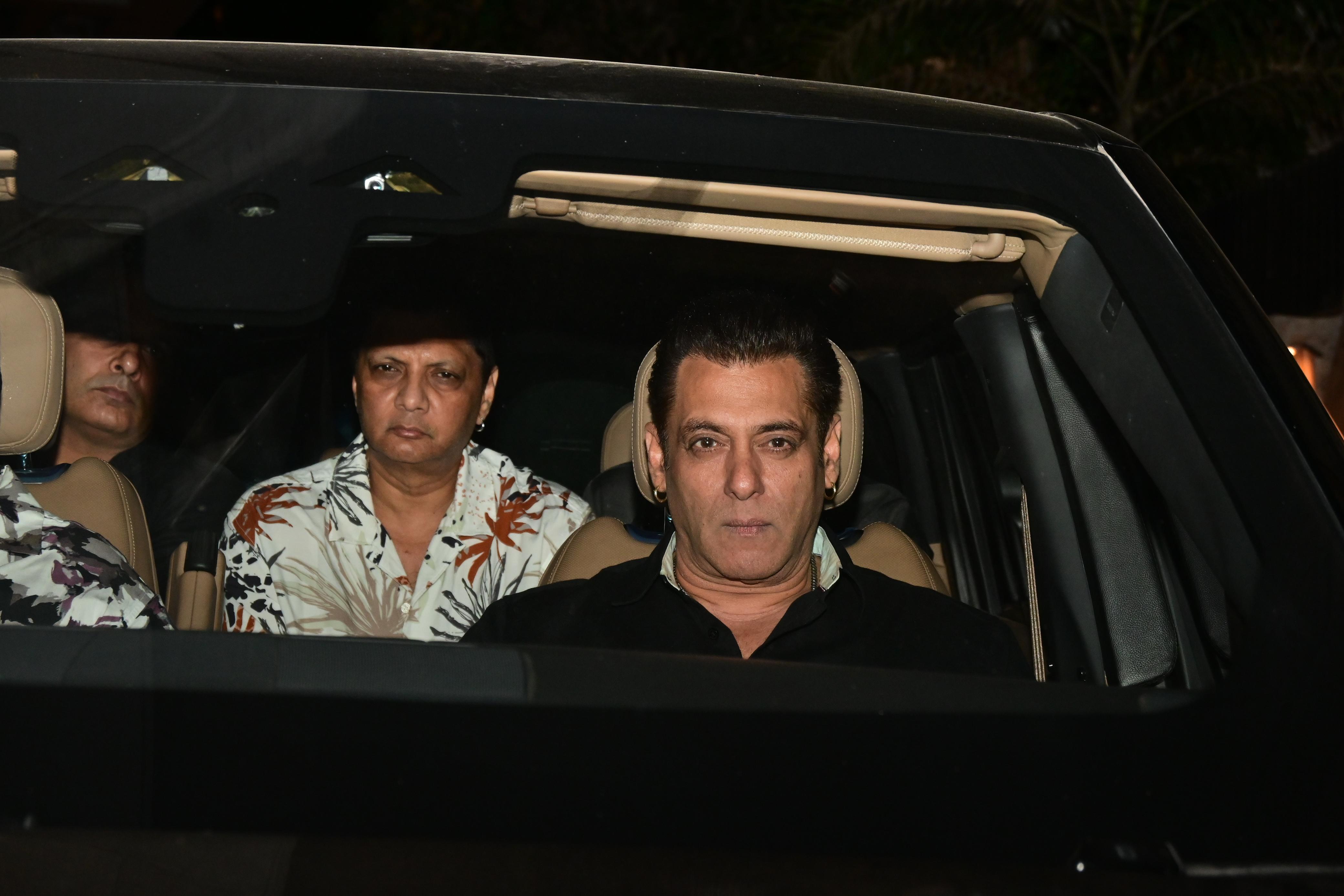 The makers of Sikandar held a special screening for close friends and family of its lead star, Salman Khan. Salman Khan arrived with his swag at the premiere at Excel Entertainment’s office