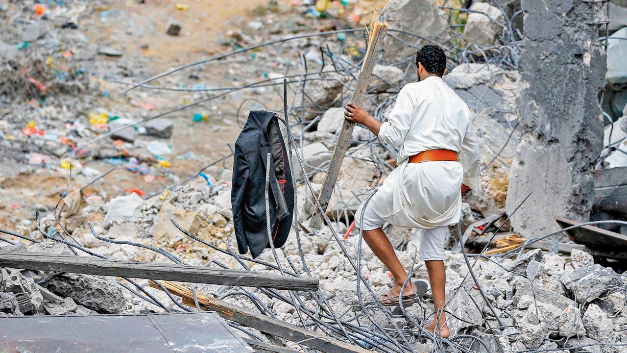 1 killed, dozens injured in US airstrikes targeting Houthis